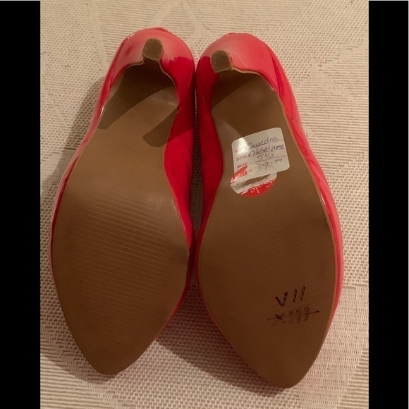 Shoes - Picture 7 of 8